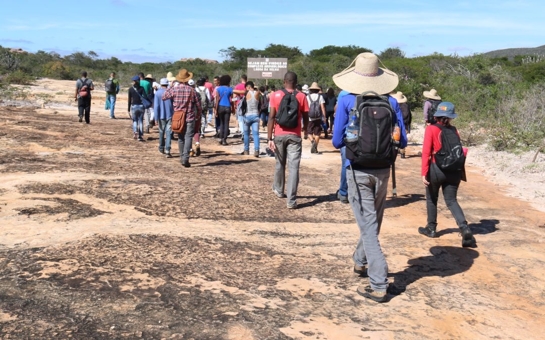 Cronograma de outubro das Trajetórias dos solos à paisagem